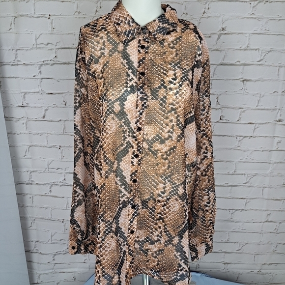 Fashion Nova Sariyah Snakeskin Shirt - Picture 4 of 12